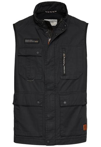 Outdoor vest with stand-up collar