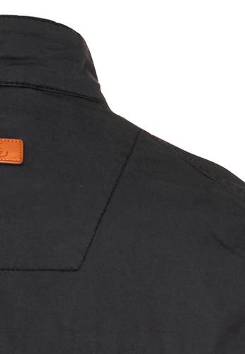 Outdoor vest with stand-up collar