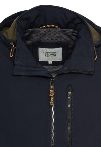 Softshell jacket with detachable hood